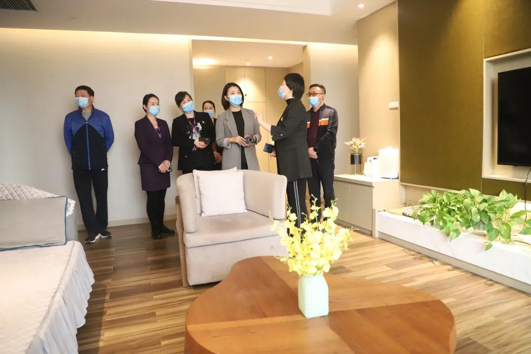 河南電視臺都市頻道主持人金燕參觀預(yù)定雪絨花月子會所